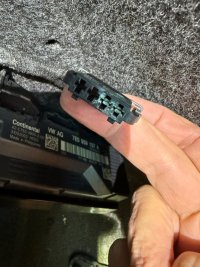 Trunk control mod middle plug.jpg